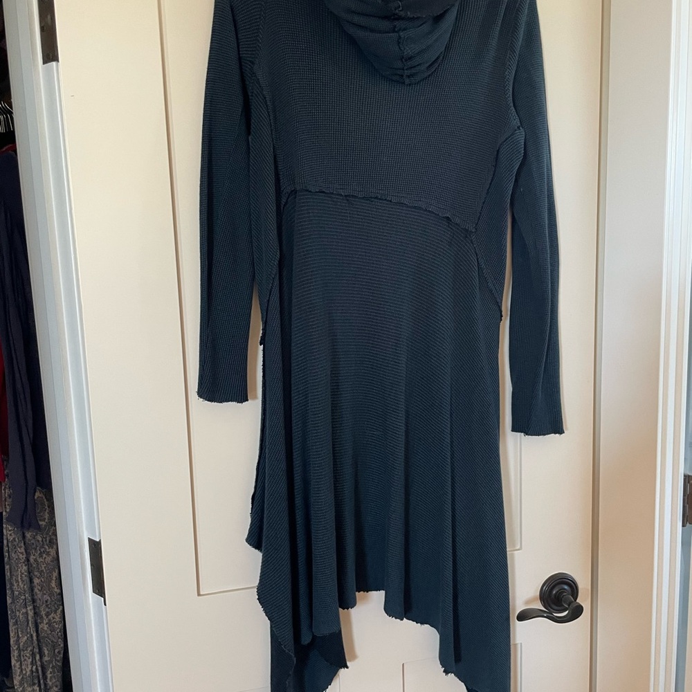 Light cardi by cut loose. Fun shape